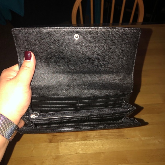 Michael Kors Large Jet Set Wallet - Picture 3 of 4